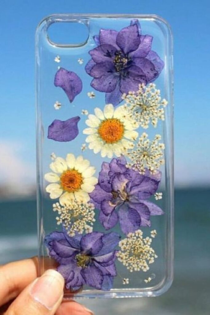 funda de celular con flores secas